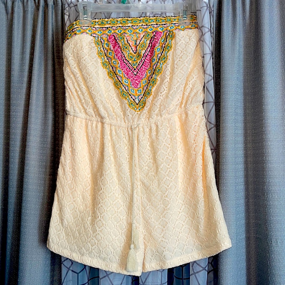 Cream strapless Romper size L super cute